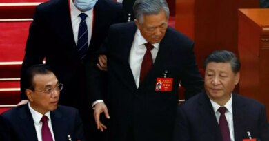 hu’s-dramatic-china-congress-exit-fuels-speculation,-official-silence-–-euronews