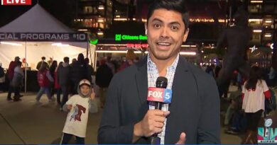 young-phillies-fan-disrupts-san-diego-reporter’s-live-shot-by-flipping-the-bird:-‘this-crowd-is-pretty-raucous’-–-awful-announcing