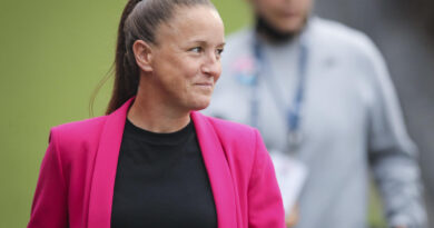 san-diego-wave-recruit-head-coach-casey-stoney’s-son-to-tell-her-she-won-nwsl-coach-of-the-year-–-yahoo-sports
