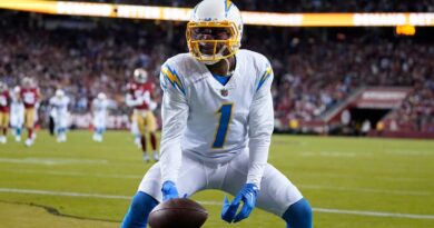 chargers-offense-goes-silent-in-2nd-half-of-22-16-loss-–-usa-today