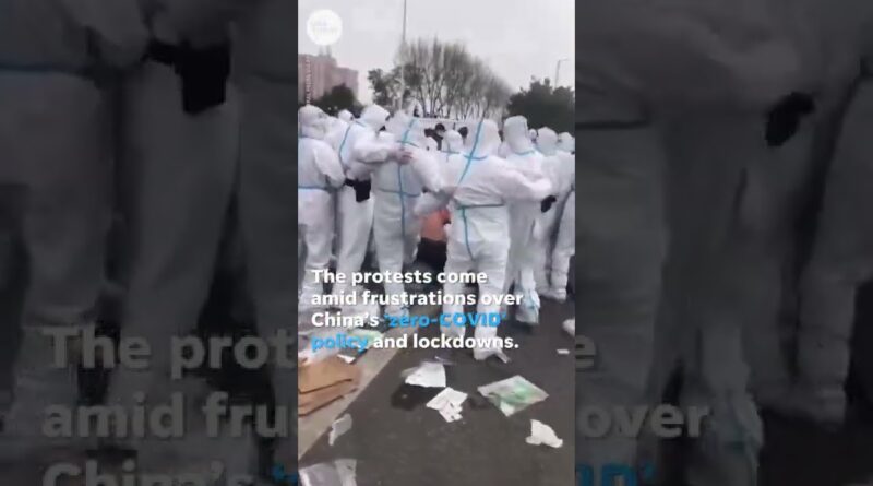 Foxconn workers in China clash with police over 'zero-COVID' policy | USA TODAY #Shorts