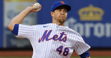 texas-rangers-sign-jacob-degrom-to-five-year,-$185-million-deal-in-mlb-free-agency-stunner-–-usa-today