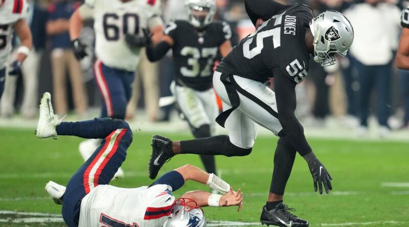 patriots-lateral-goes-for-winning-raiders-touchdown-by-chandler-jones-–-usa-today